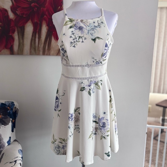 Trixxi Dresses & Skirts - NWT Trixxi Francesca’s White Floral Print Sleeveless Aline Dress Size Small